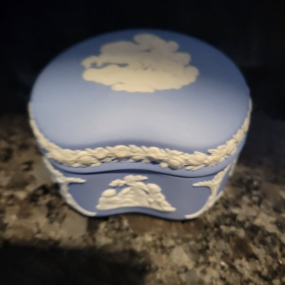 Vintage Wedgwood Blue Jasperware Trinket Box Heart Shaped Cherub Design 3" - Picture 16 of 16